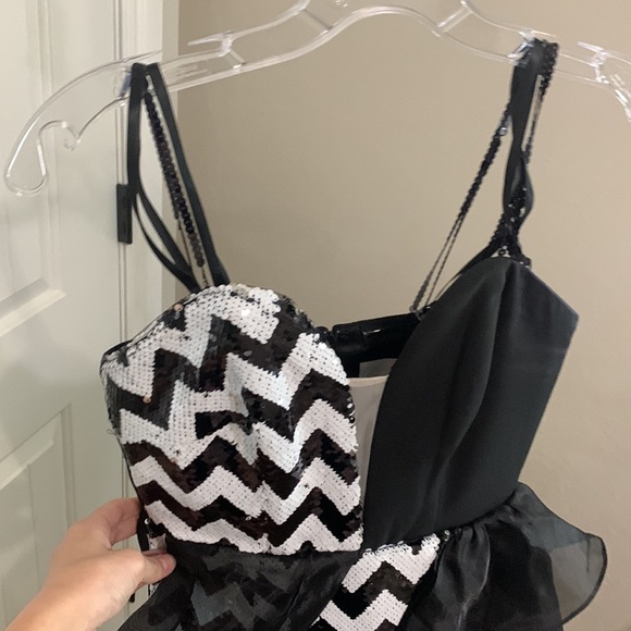 Lusso Australia dress - Picture 5 of 10